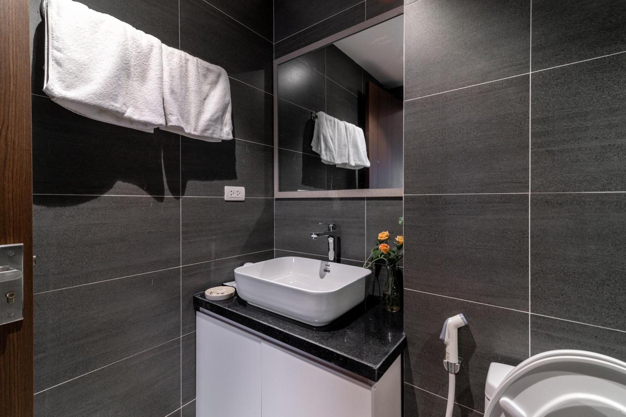 Luxe Paradise Suites Hotel To Ngoc Van Ханой Екстериор снимка