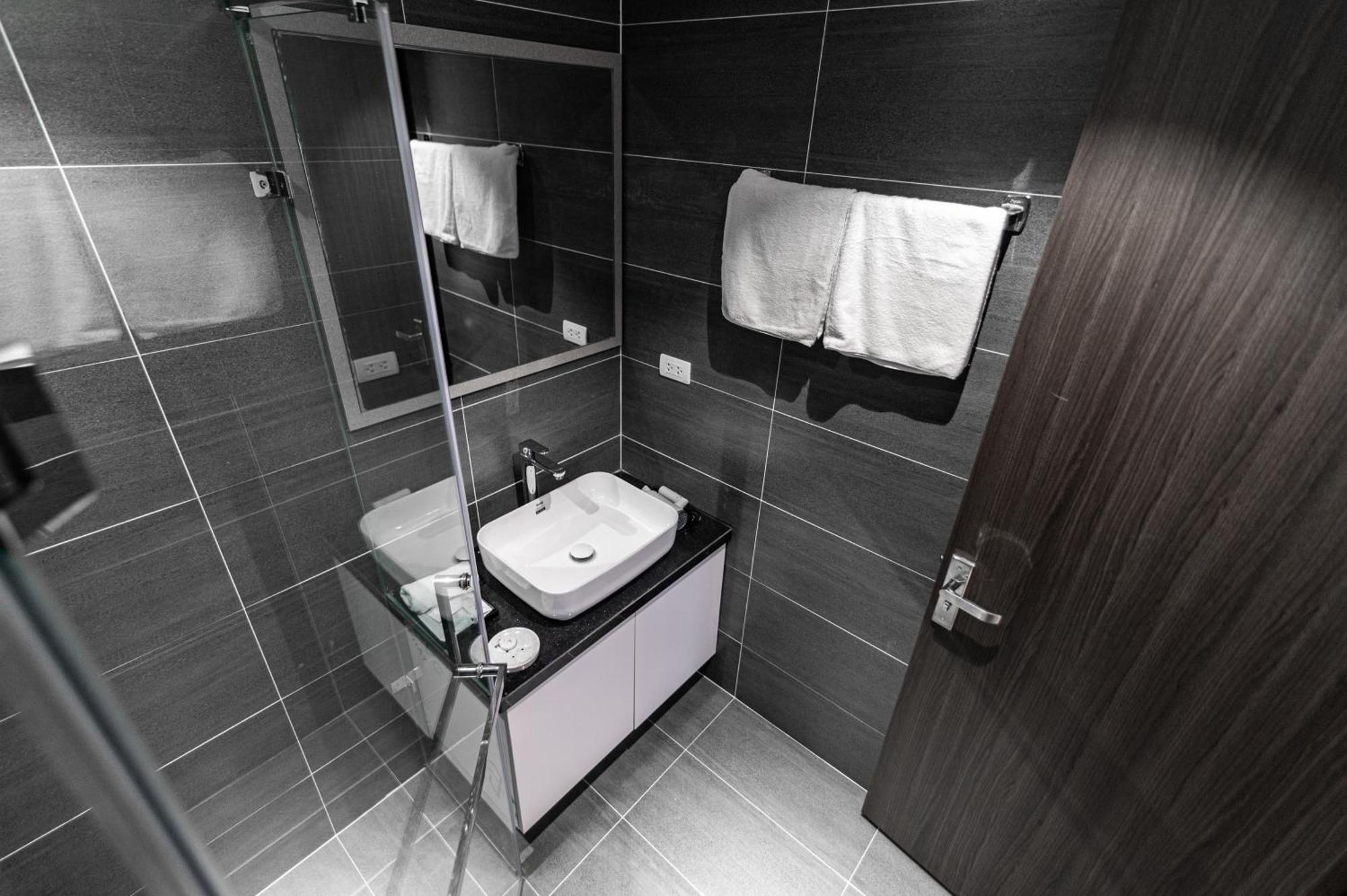 Luxe Paradise Suites Hotel To Ngoc Van Ханой Екстериор снимка